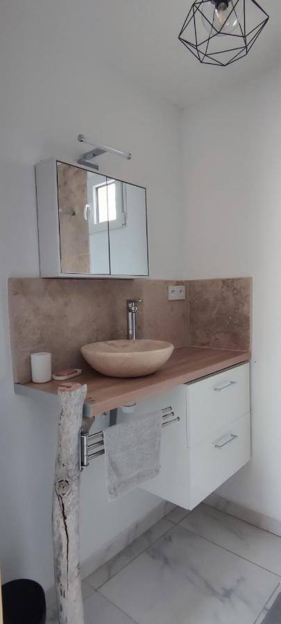 Appartement Au Coeur Des Rizieres ซาแลง-เดอ-ชิโรด์ ภายนอก รูปภาพ